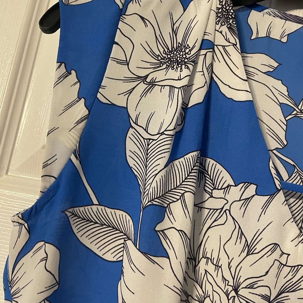 Banana Republic Blue and Ivory sleeveless floral blouse Size XS - Picture 5 of 9